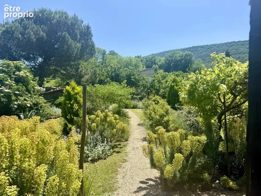 Maison de maitre du 18ème siècle au centre du village - photo 2
