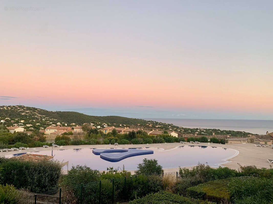 Appartement à ROQUEBRUNE-SUR-ARGENS