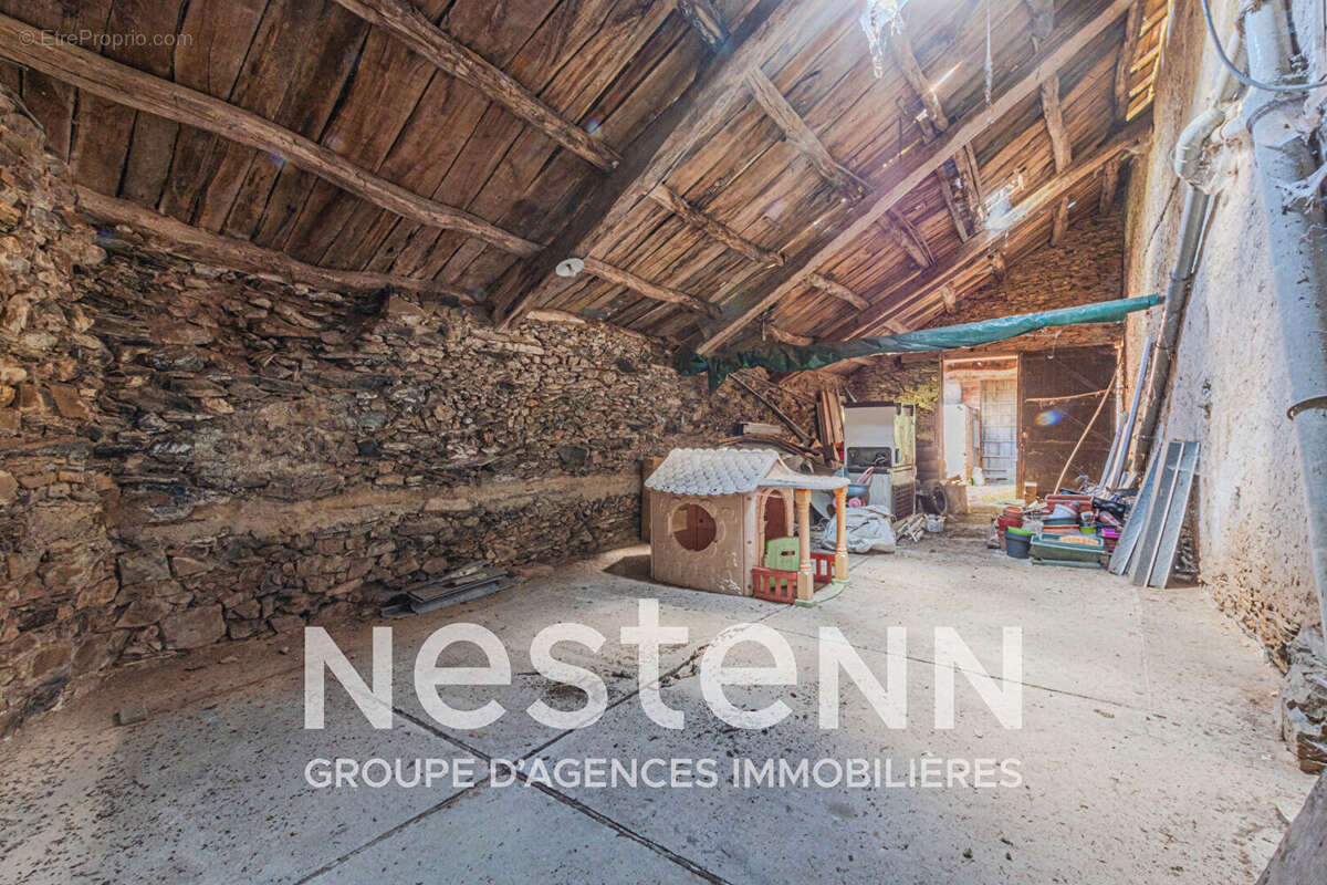 Maison Alban ancienne ferme avec dépendances sur 1ha de terrain attenant - photo 11