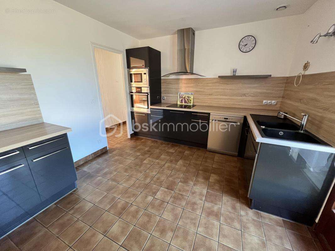 Charmant pavillon de plain-pied sur sous-sol complet avec garage et terrain - photo 9
