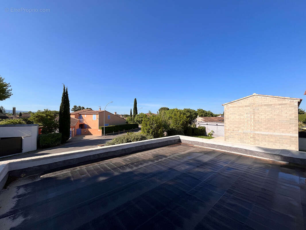 Maison à L'ISLE-SUR-LA-SORGUE