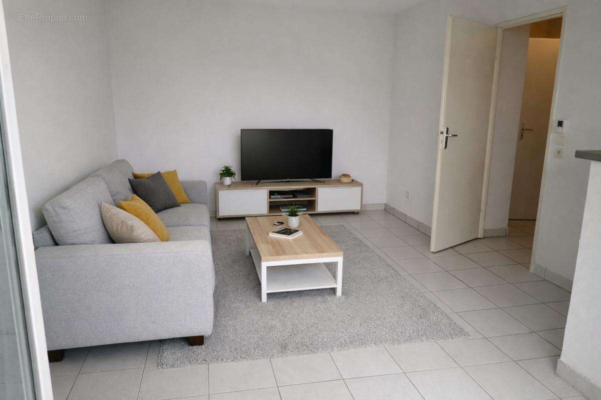 ROQUETTES : Pour investisseur: appartement loué Type 2 avec parking - photo 4