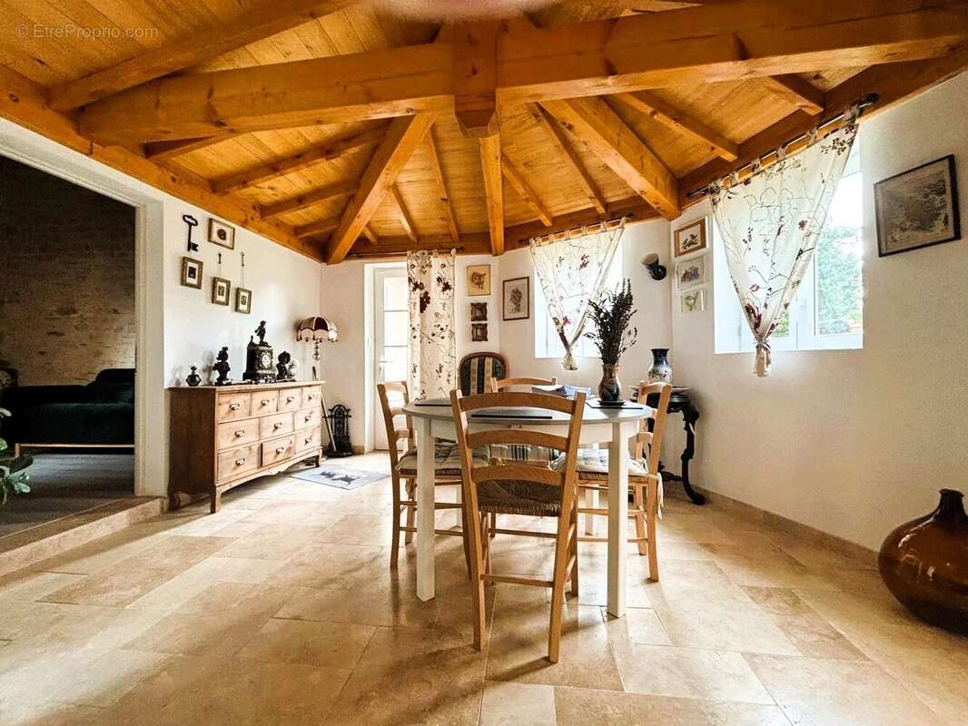 Maison à SAINTE-FOY-DE-LONGAS