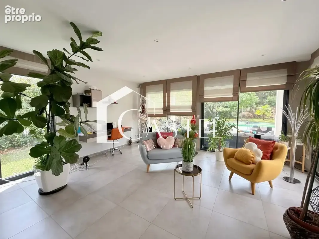 Superbe villa contemporaine de 240 m2   6 chambres, grande piscine et terrasse couvertes - photo 3