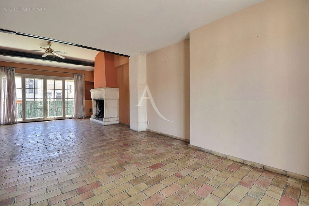 Appartement à MARSEILLE-6E