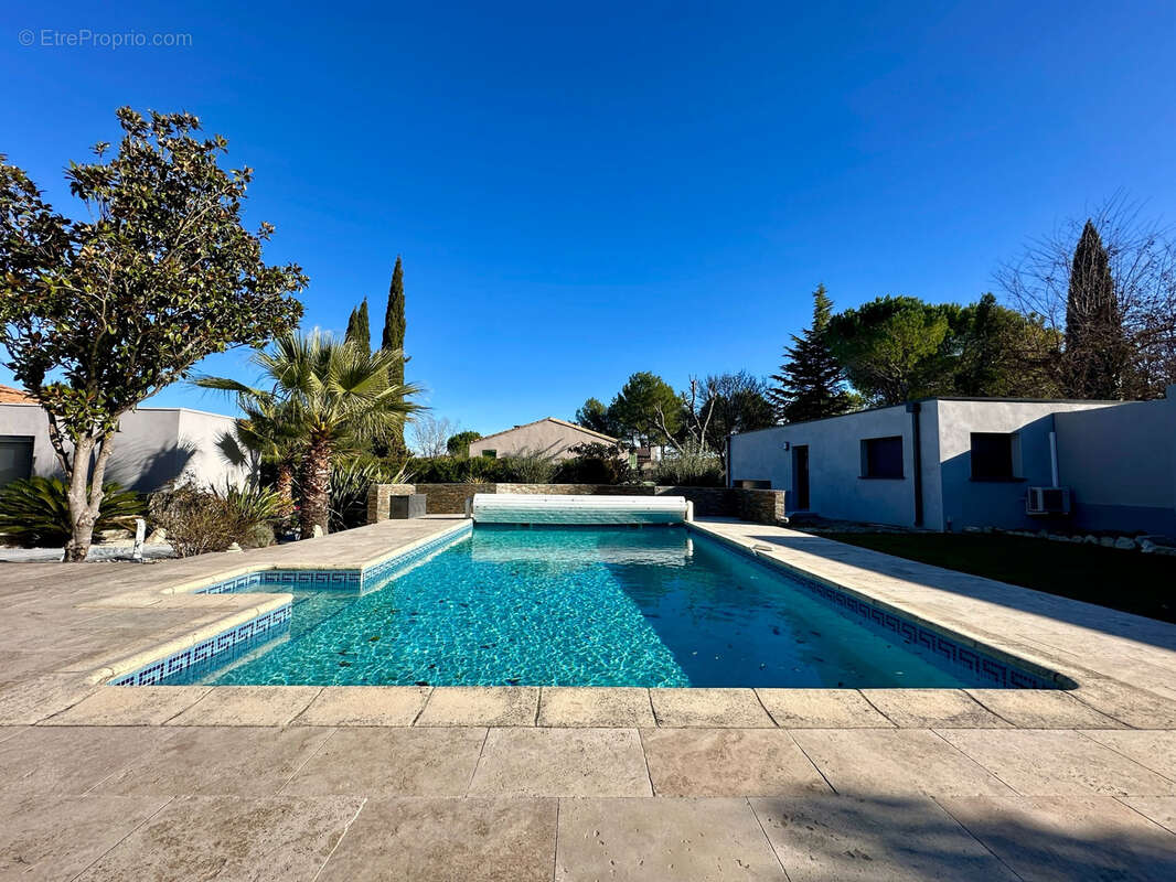 Maison à SAINT-CLEMENT-DE-RIVIERE