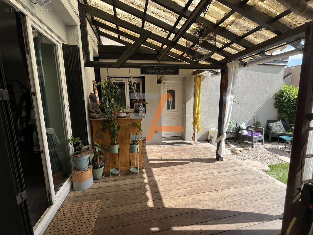 T2 avec terrasse couverte et jardin privatif   Comme une petite maison ! - photo 9
