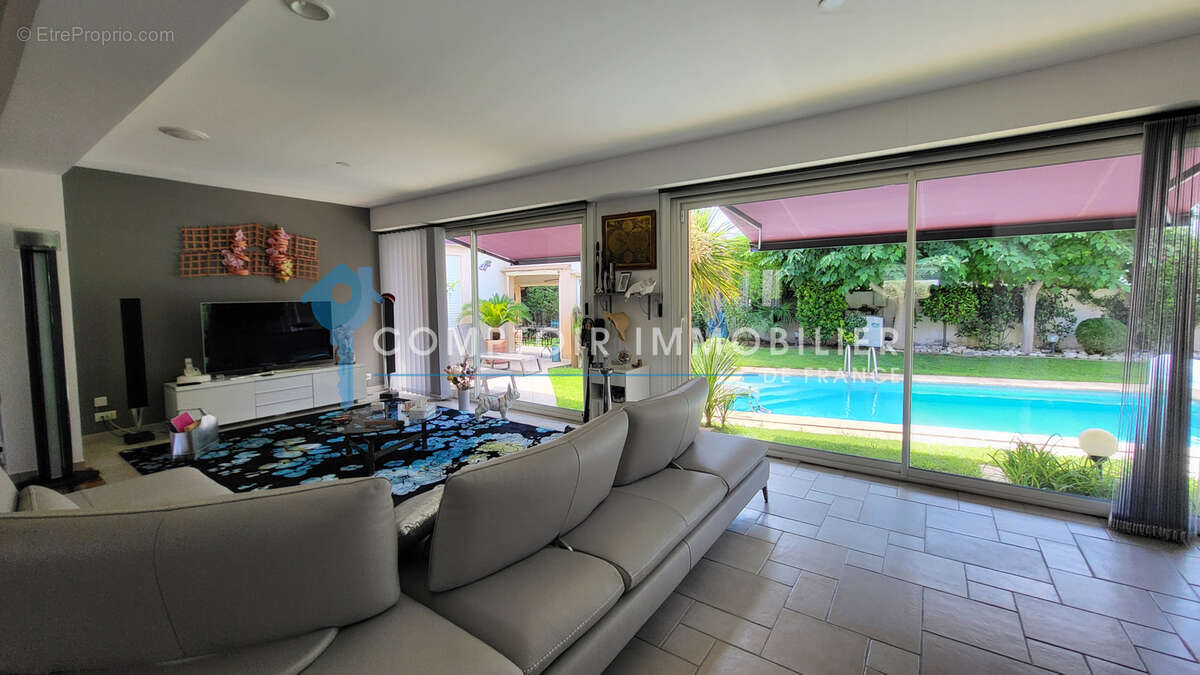 DPT GARD (30), à vendre, secteur PARIGNARGUES, maison de 181m2 habitables, de plain-pied, type 5, piscine, jar - photo 6