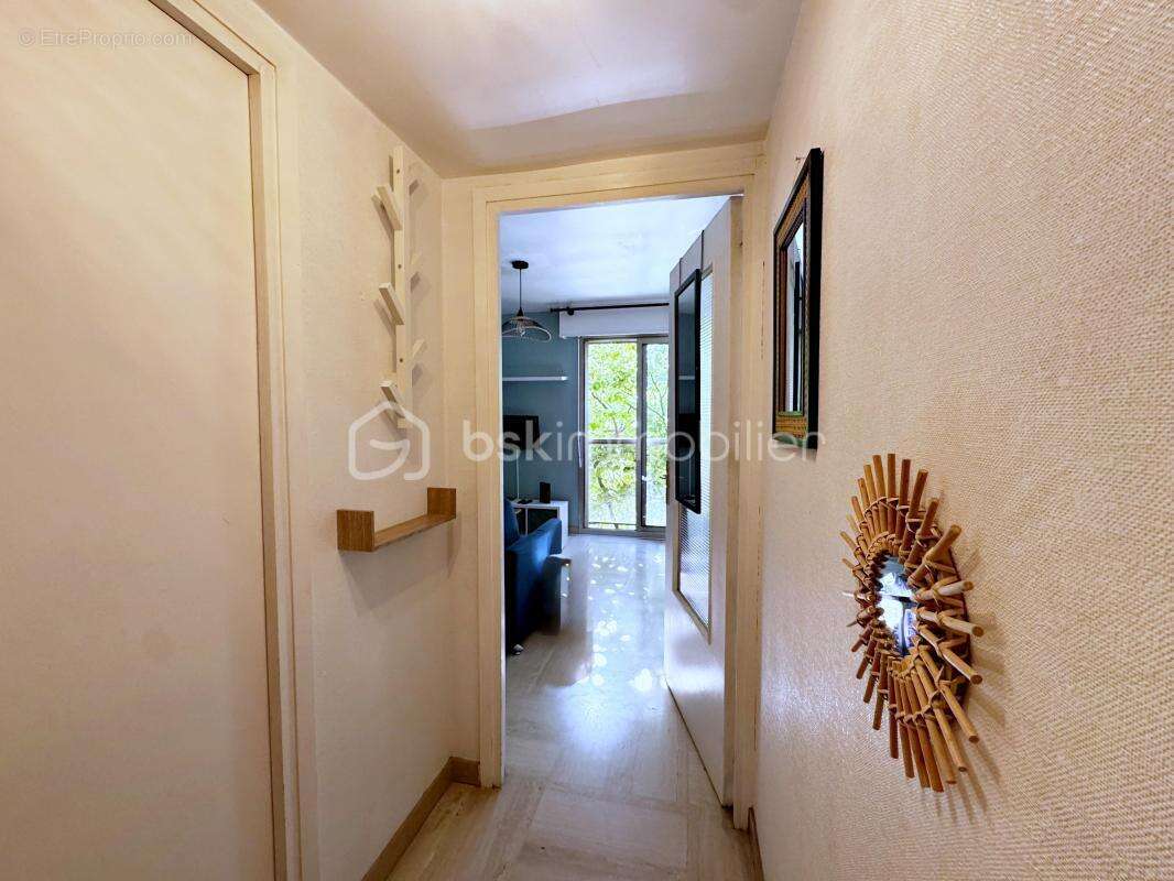 Dpt var - hyeres les palmiers centre - studio de 26 m² - 1er etage avec ascenseur - photo 9