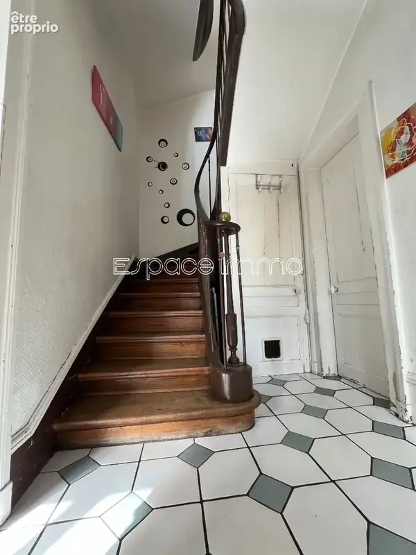 Maison familiale - 213m² - 7 pieces - double garage - jardin - photo 2