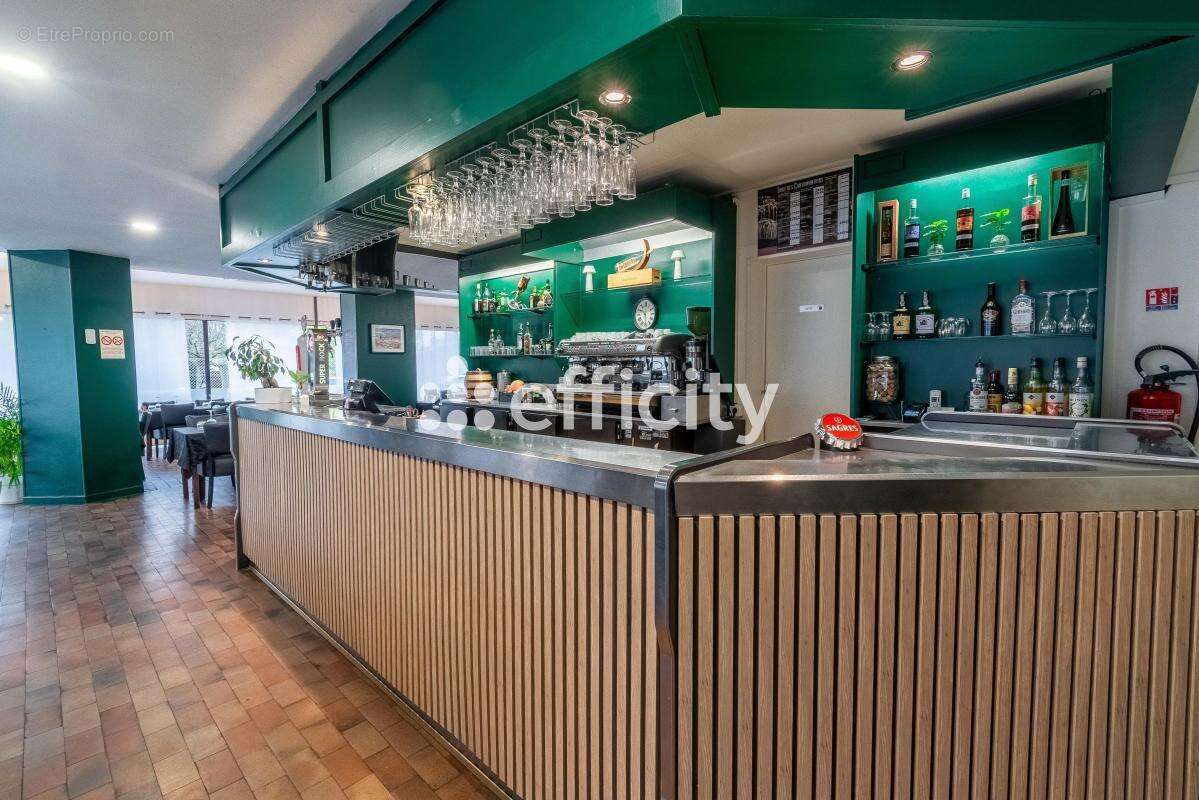 Commerce à VILLENEUVE-LE-ROI