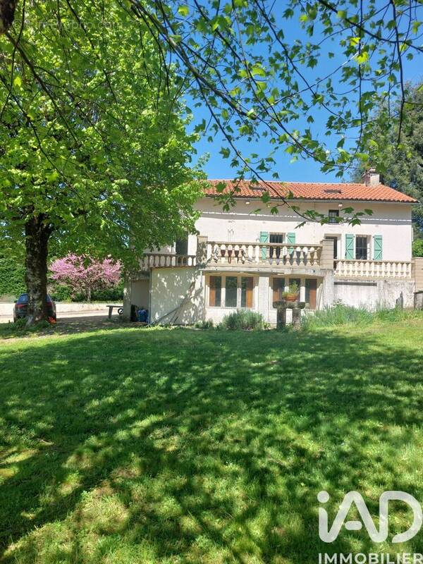 Photo 1 - Maison à LATOUILLE-LENTILLAC