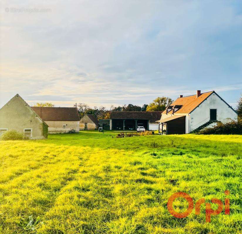Maison à DUN-SUR-AURON