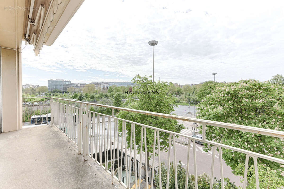 Appartement à NEUILLY-SUR-SEINE