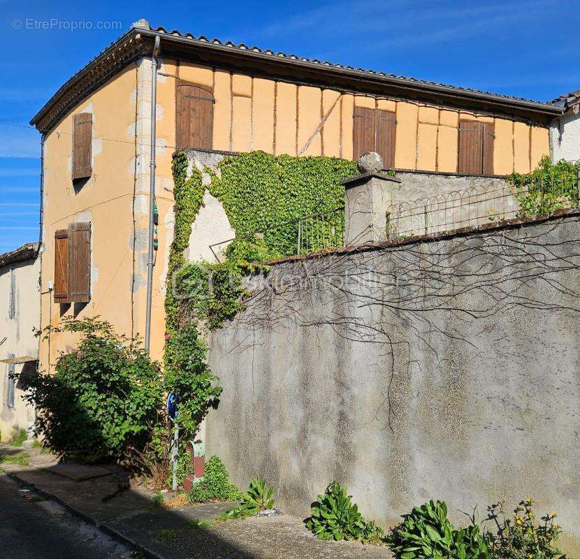 Maison à MEZIN