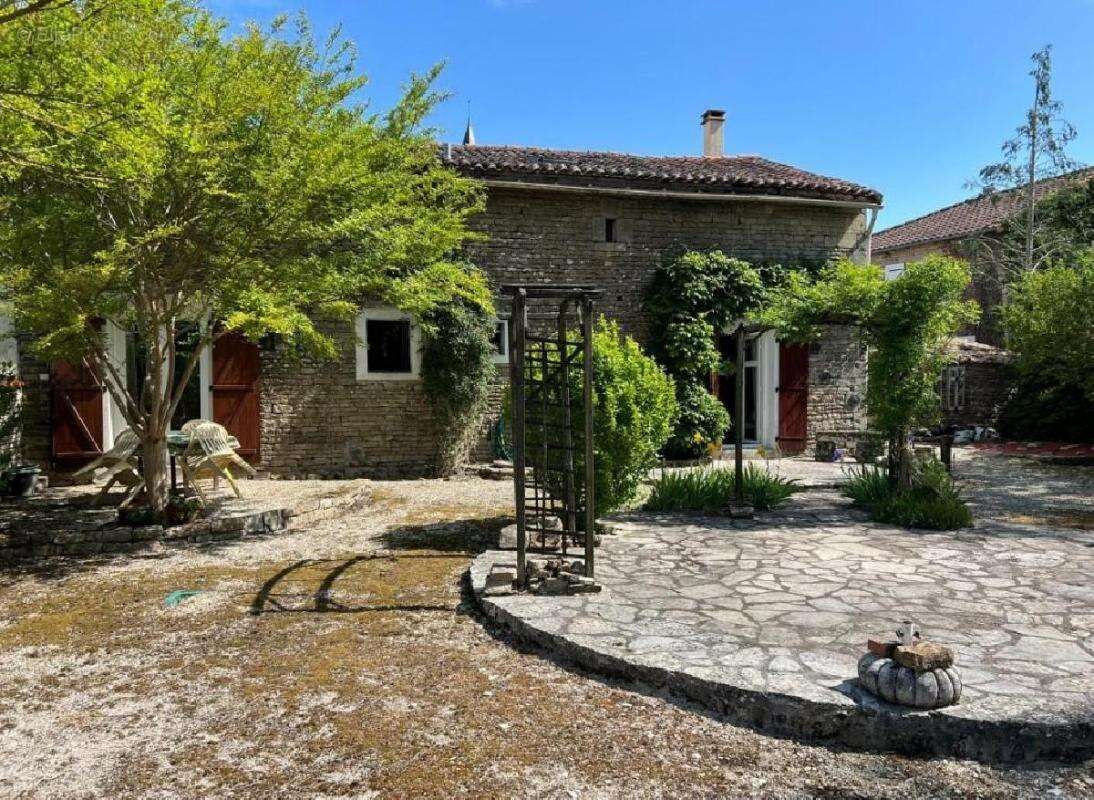 Maison à VILLEFAGNAN