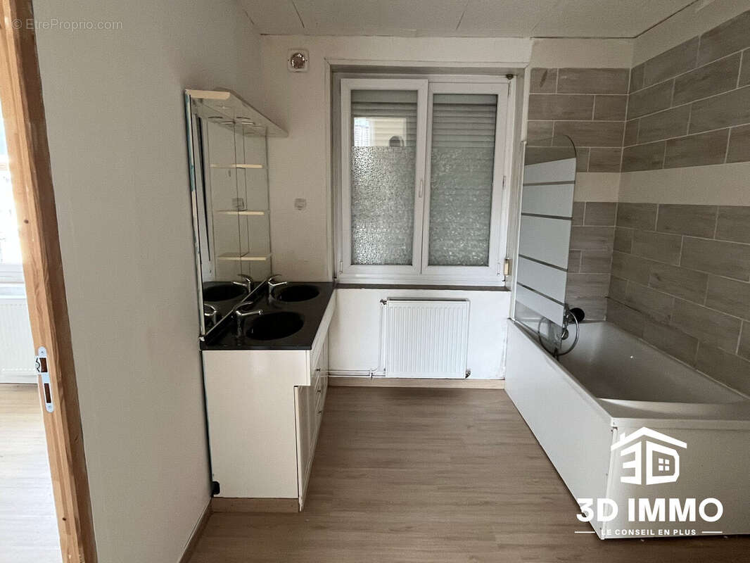 Maison à AVESNES-SUR-HELPE