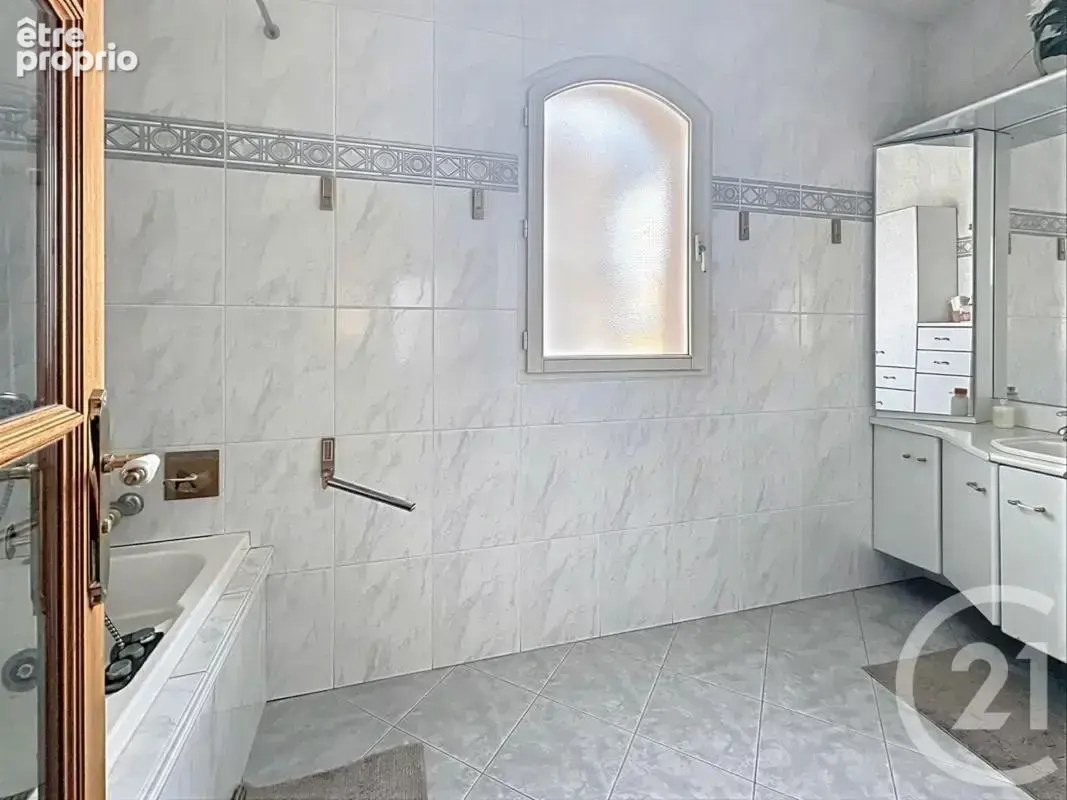 Maison 195 m² à Seyssuel  - photo 7