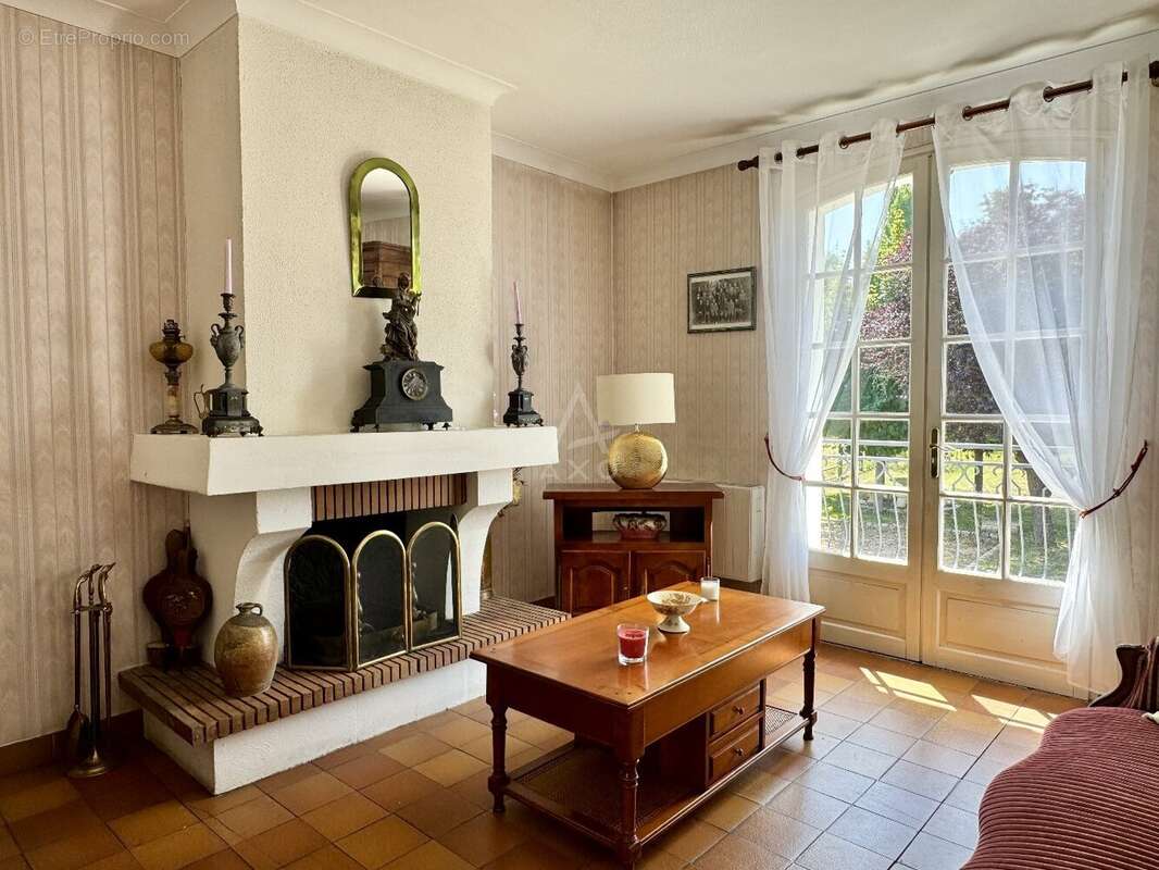 Maison à MAGNAC-SUR-TOUVRE