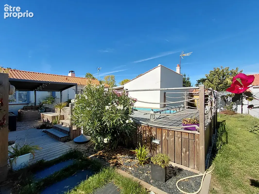 Maison centre ville de challans ! 85 m² hab +  17 m² studio ! - photo 1