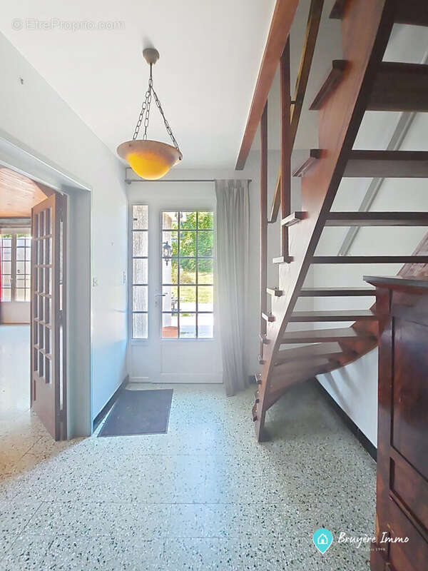 Maison 137 m² à Boussieres-Sur-Sambre  - photo 2