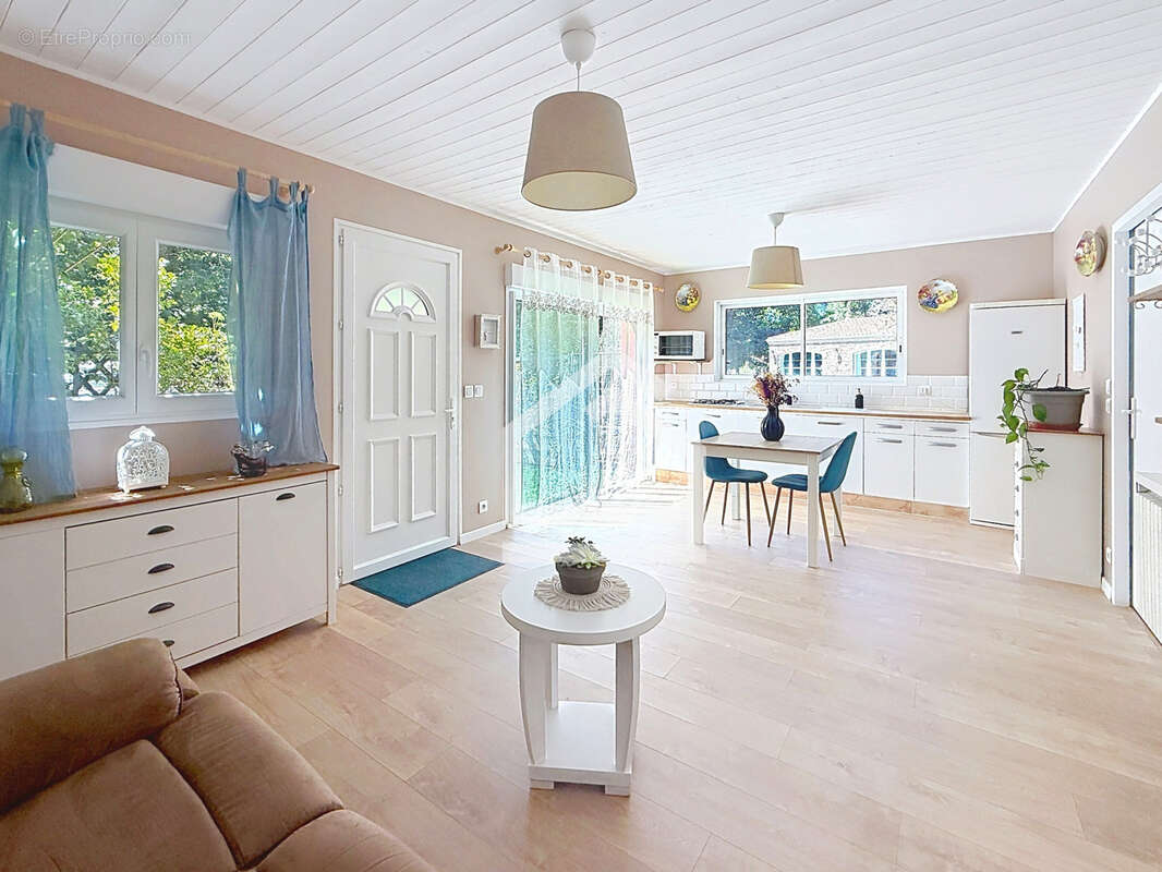 Élégante maison avec dépendance, parc paysager, piscine et au calme - photo 31