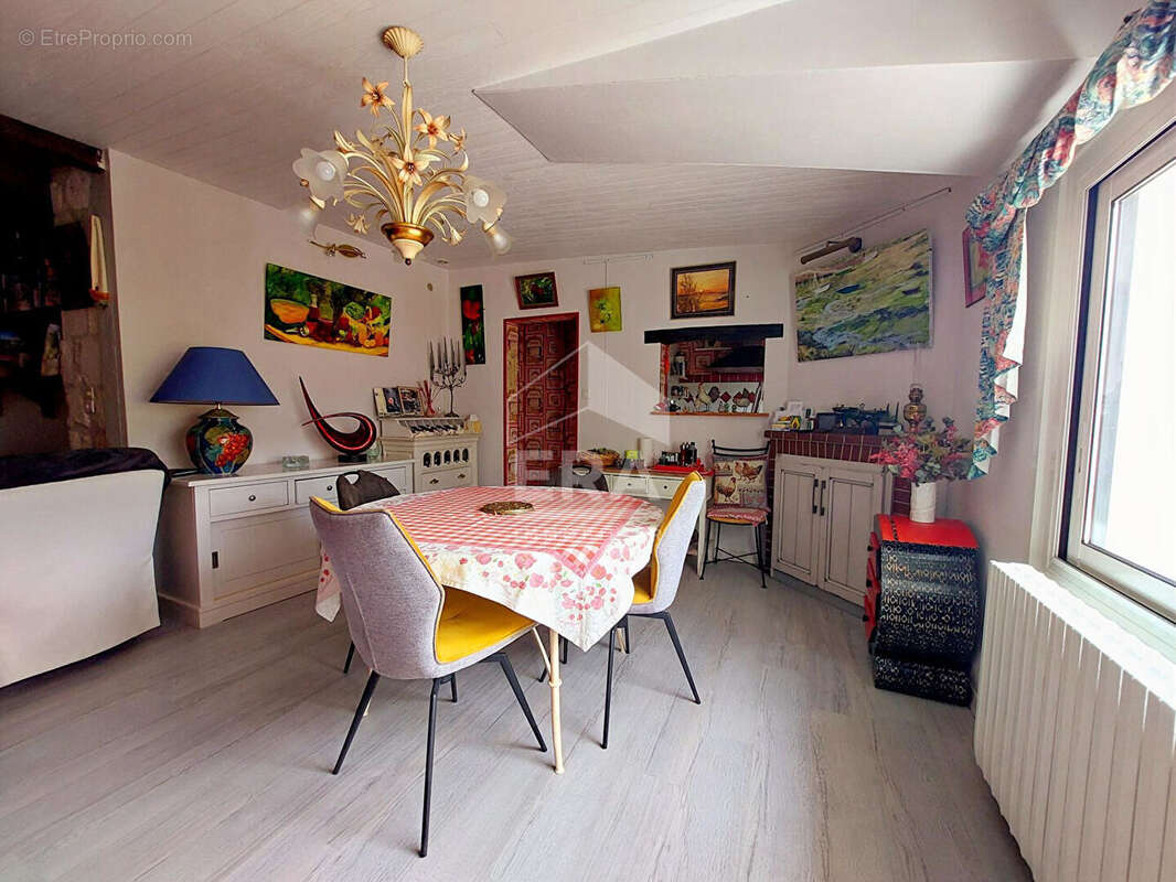 Maison à MORNAC-SUR-SEUDRE