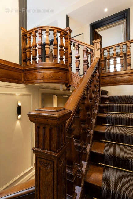 Commerce à PARIS-16E