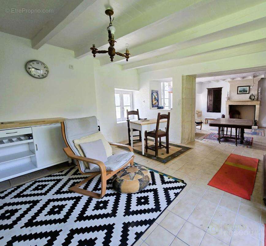 Maison 148 m² à Saint-Dizant-Du-Gua  - photo 2