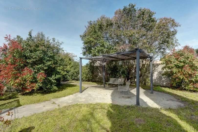 INVESTISSEMENT LOCATIF  Châteauneuf-les-Martigues  Résidence Ehpad Les Jardins de Valtrède - 8.20% de rentabilité - photo 11