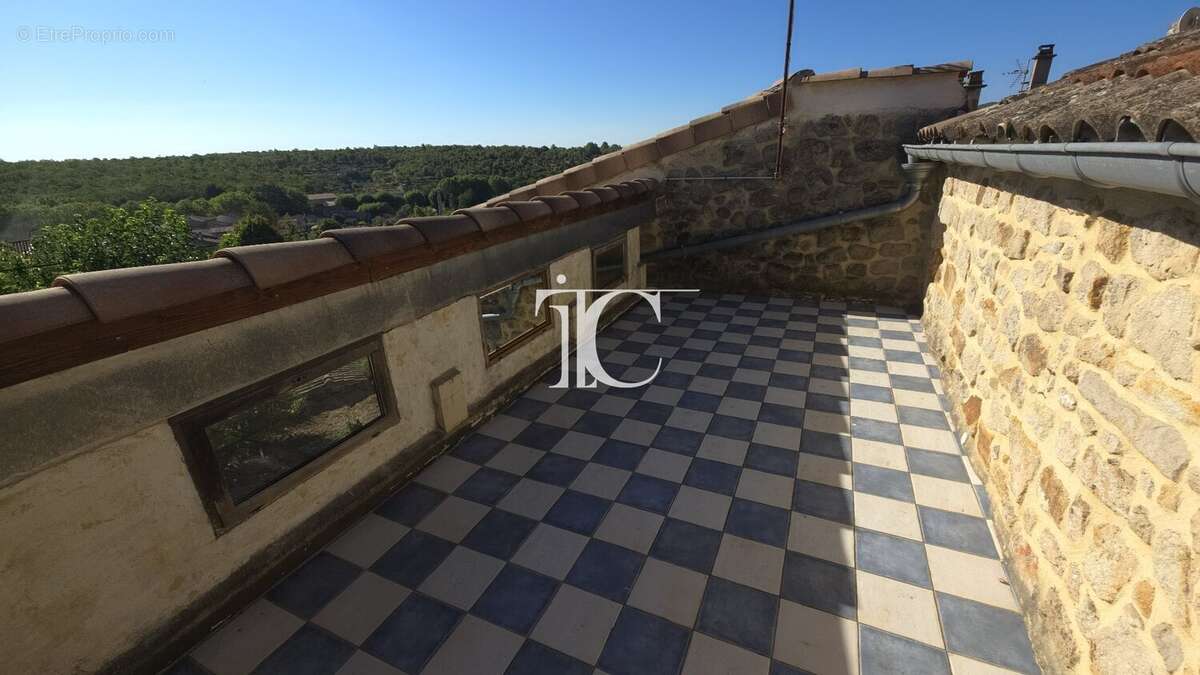 Authenticité, élégance et confort au cur du Sud Ardèche : une maison en pierre rare avec piscine où tout se fait à pied. - photo 18