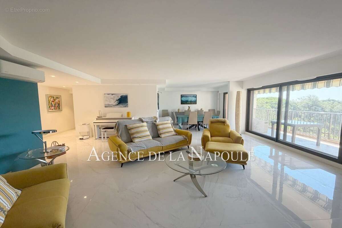 Appartement à MANDELIEU-LA-NAPOULE