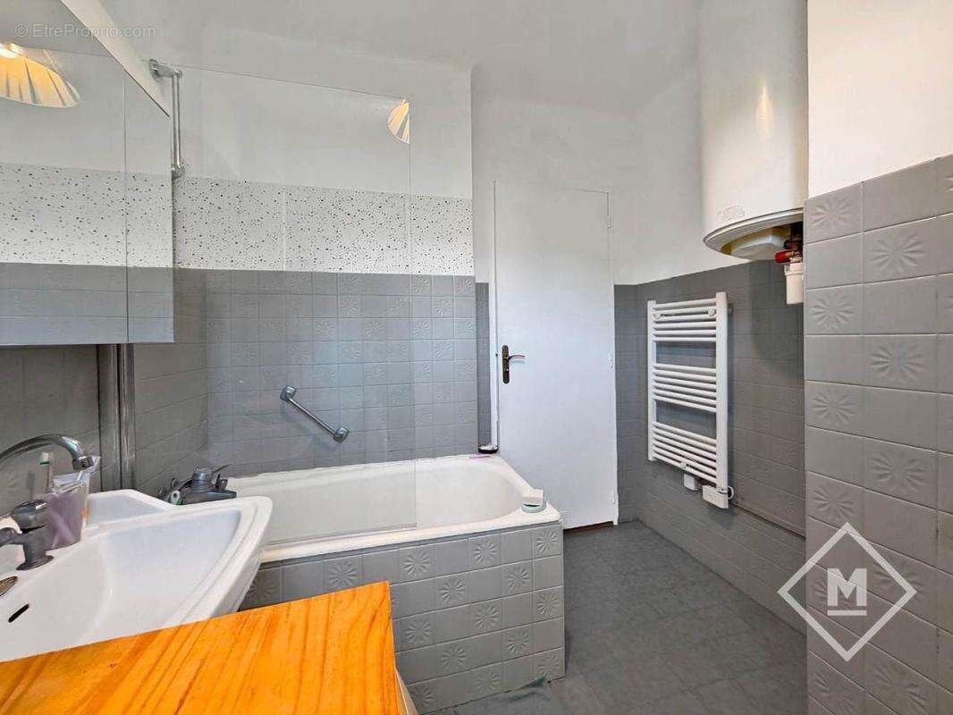 Appartement à MARSEILLE-7E