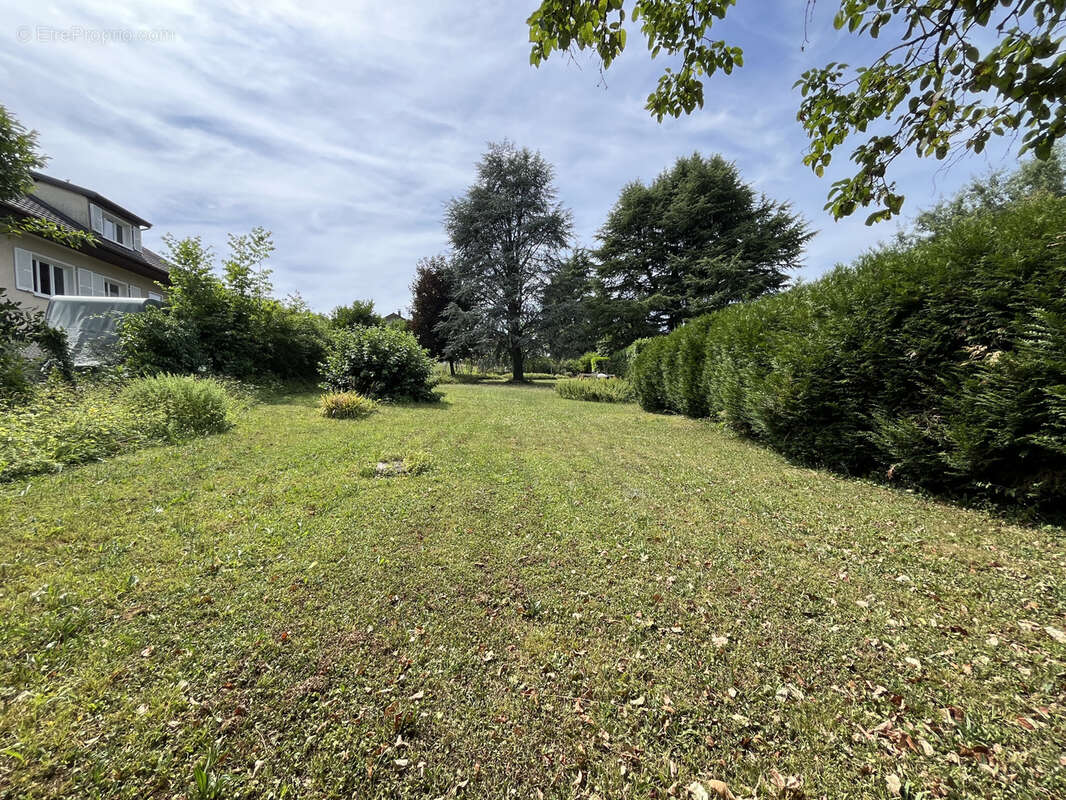Terrain à CHALLES-LES-EAUX