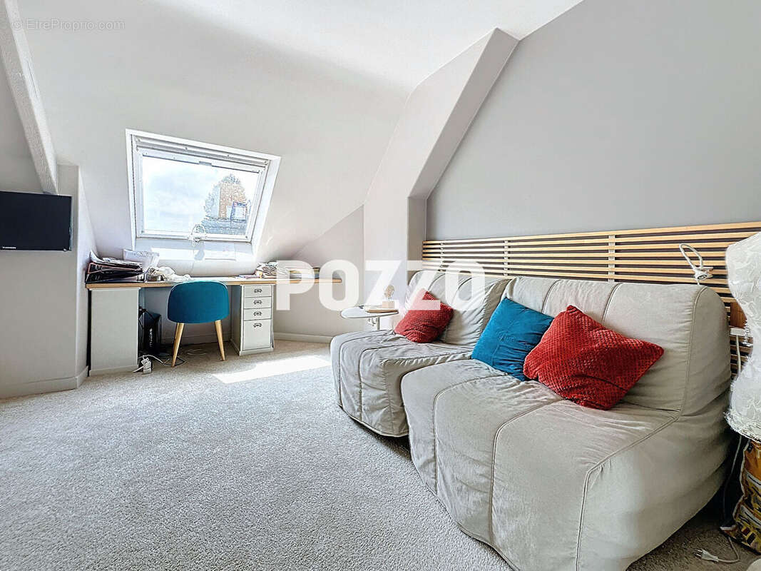 A Vendre - AVRANCHES - Maison 7 pièce(s) 300 m² - Parc paysager - Piscine - Garage - photo 17