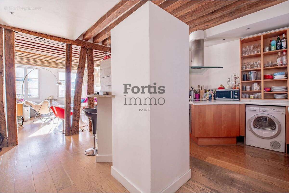 Appartement à PARIS-1E