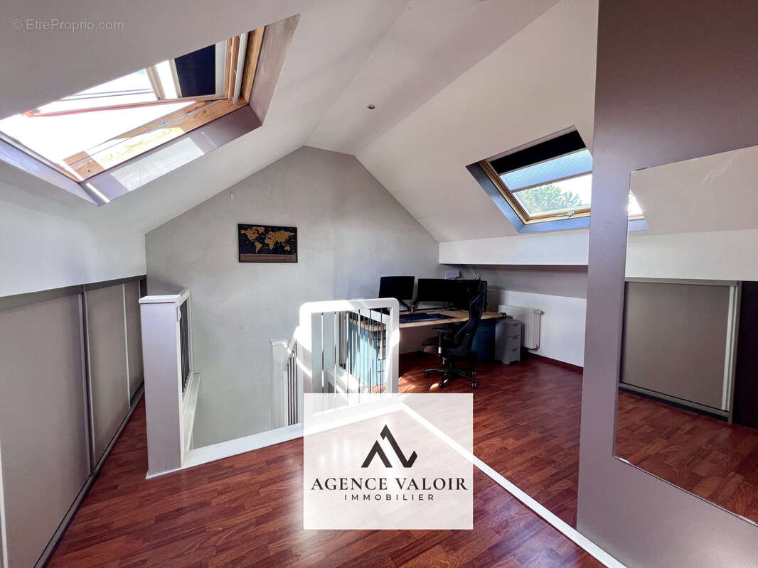 Appartement à AY-SUR-MOSELLE