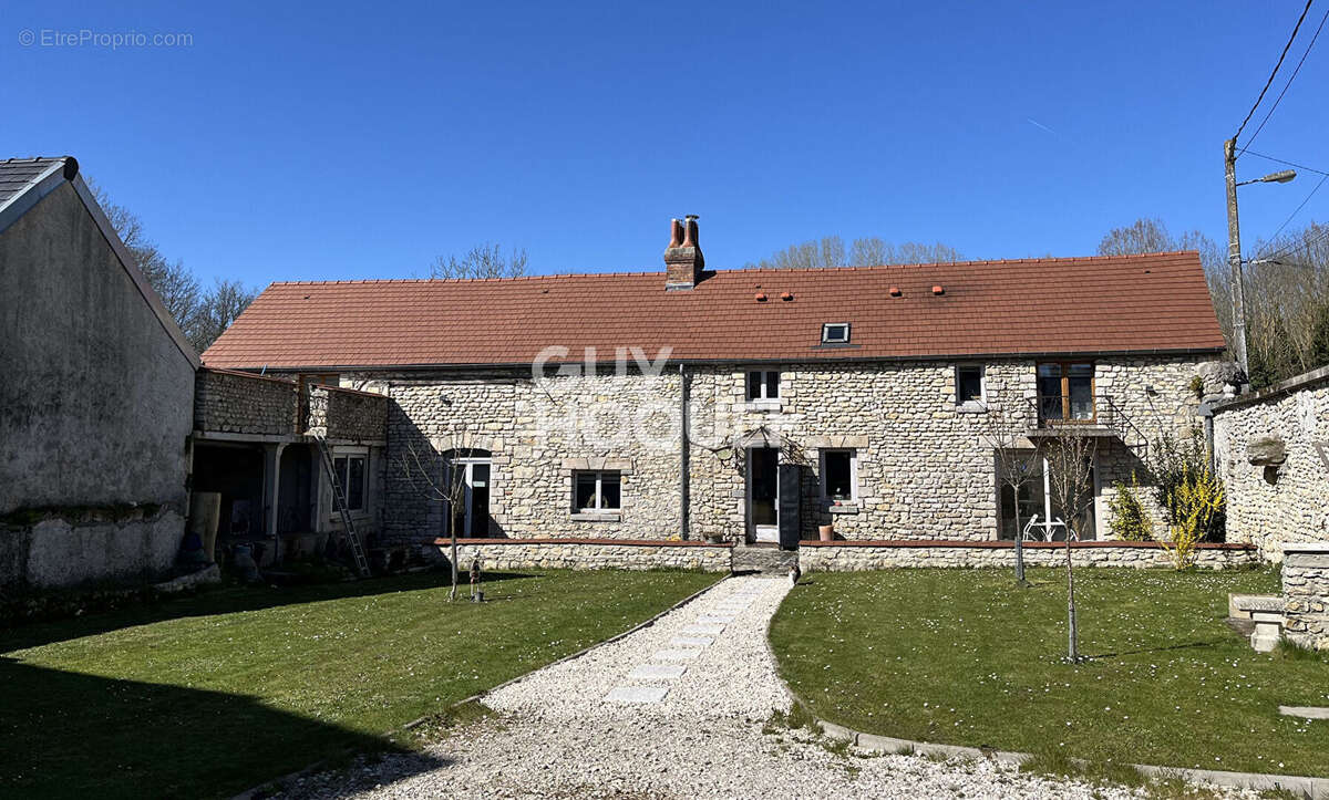 Maison à MILLY-LA-FORET