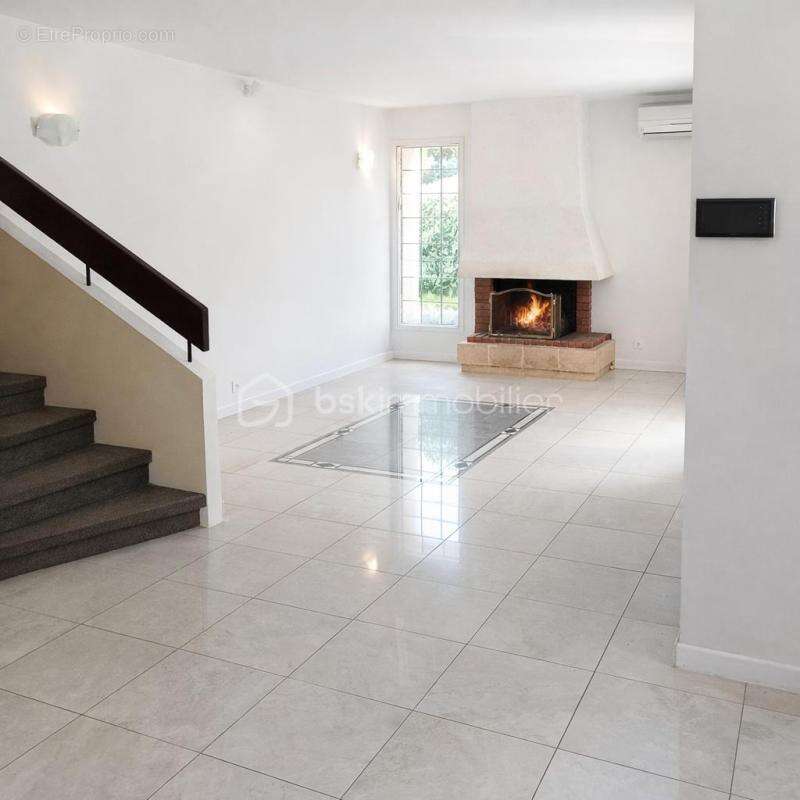 Maison  familiale avec jardin - photo 4