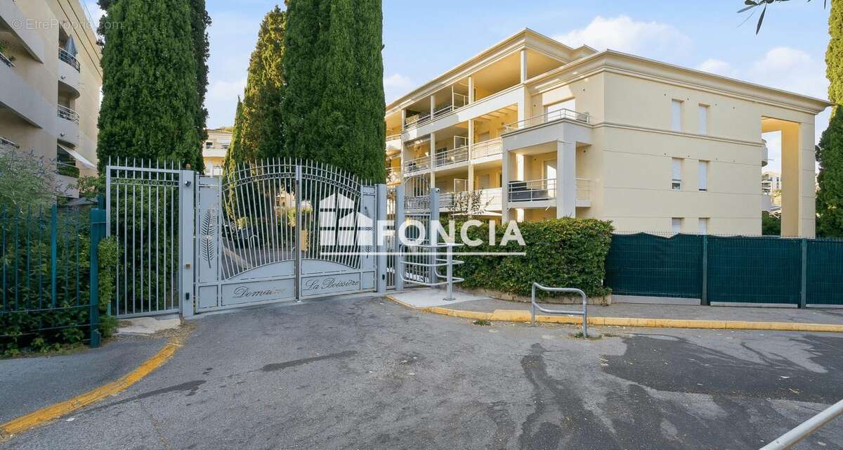 Cannes la bocca type 1 de 30m2 residence standing avec terrasse parking piscine - photo 2