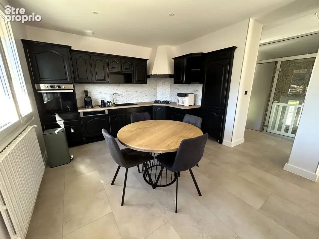 Maison 4 pièces, 133 m2 habitables, avec garage, cave, chaufferie, et dépendance au fond du terrain - photo 4