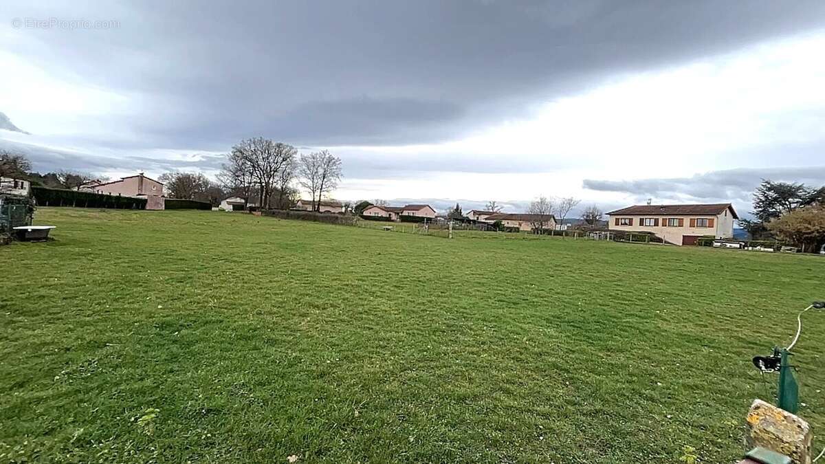 Terrain à SAINT-ROMAIN-LA-MOTTE
