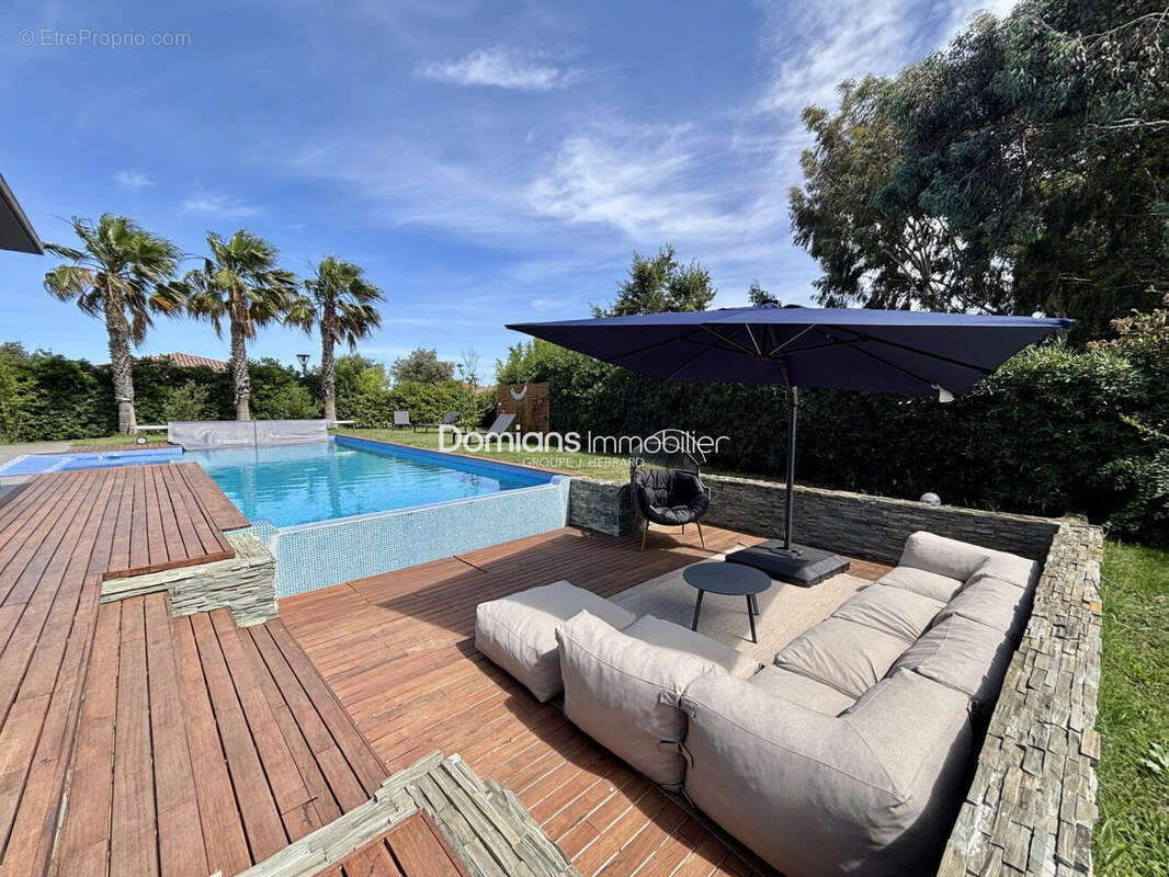 Maison 210 m² à Saint-Cyprien  - photo 2