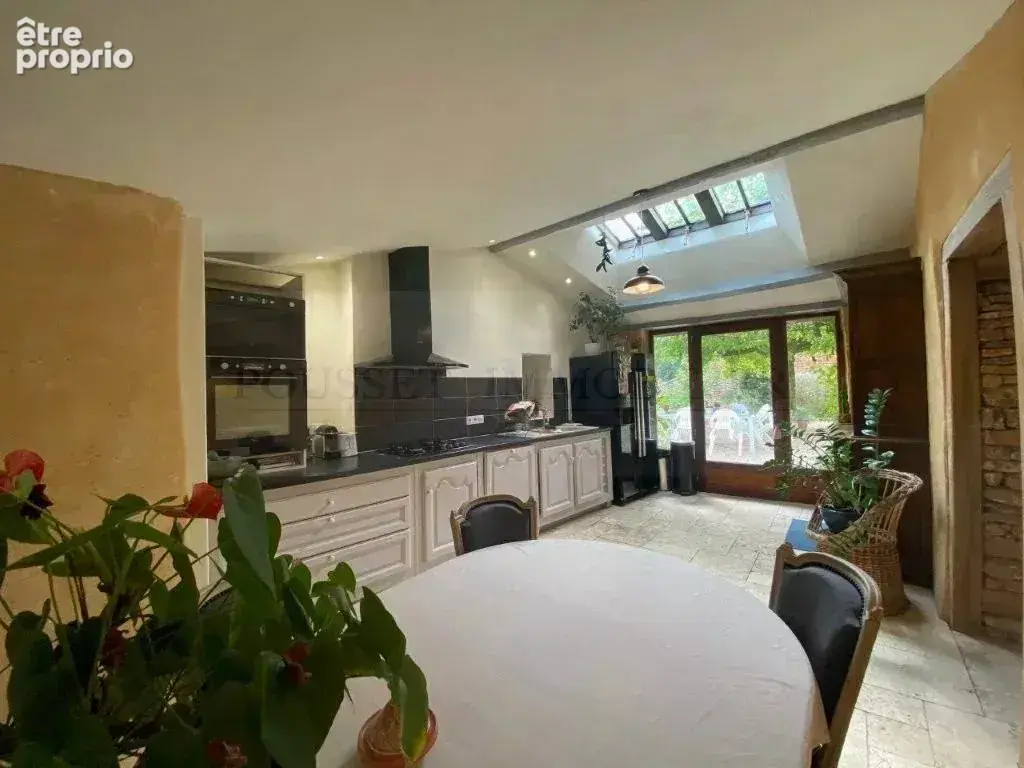 Exceptionnelle propriete en pierre de caractere restauree avec  dependances - photo 6