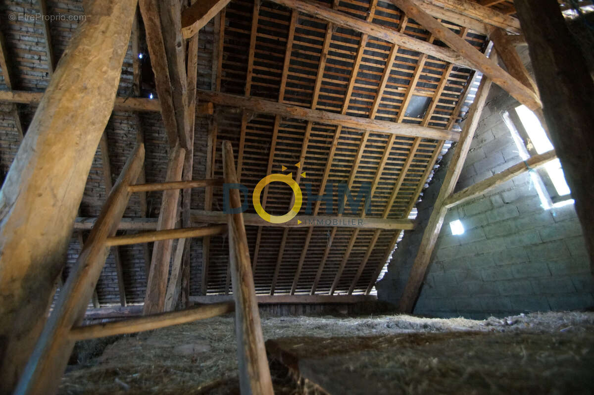 Ancien corps de ferme a vendre d'une surface au sol de 258 m2 - photo 7