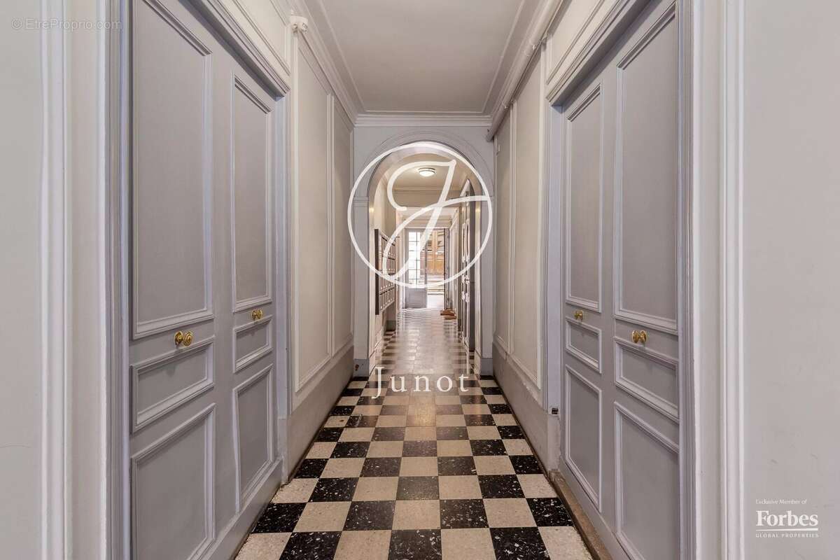Appartement à PARIS-9E