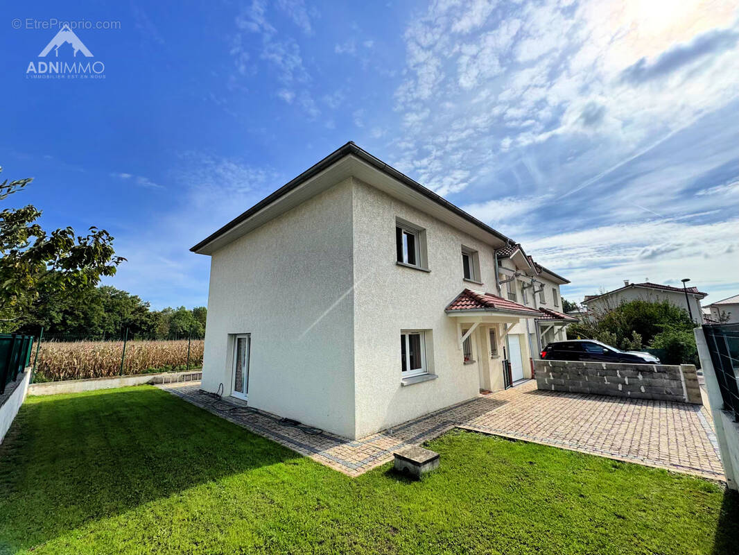 Maison à SAINT-GENIS-POUILLY