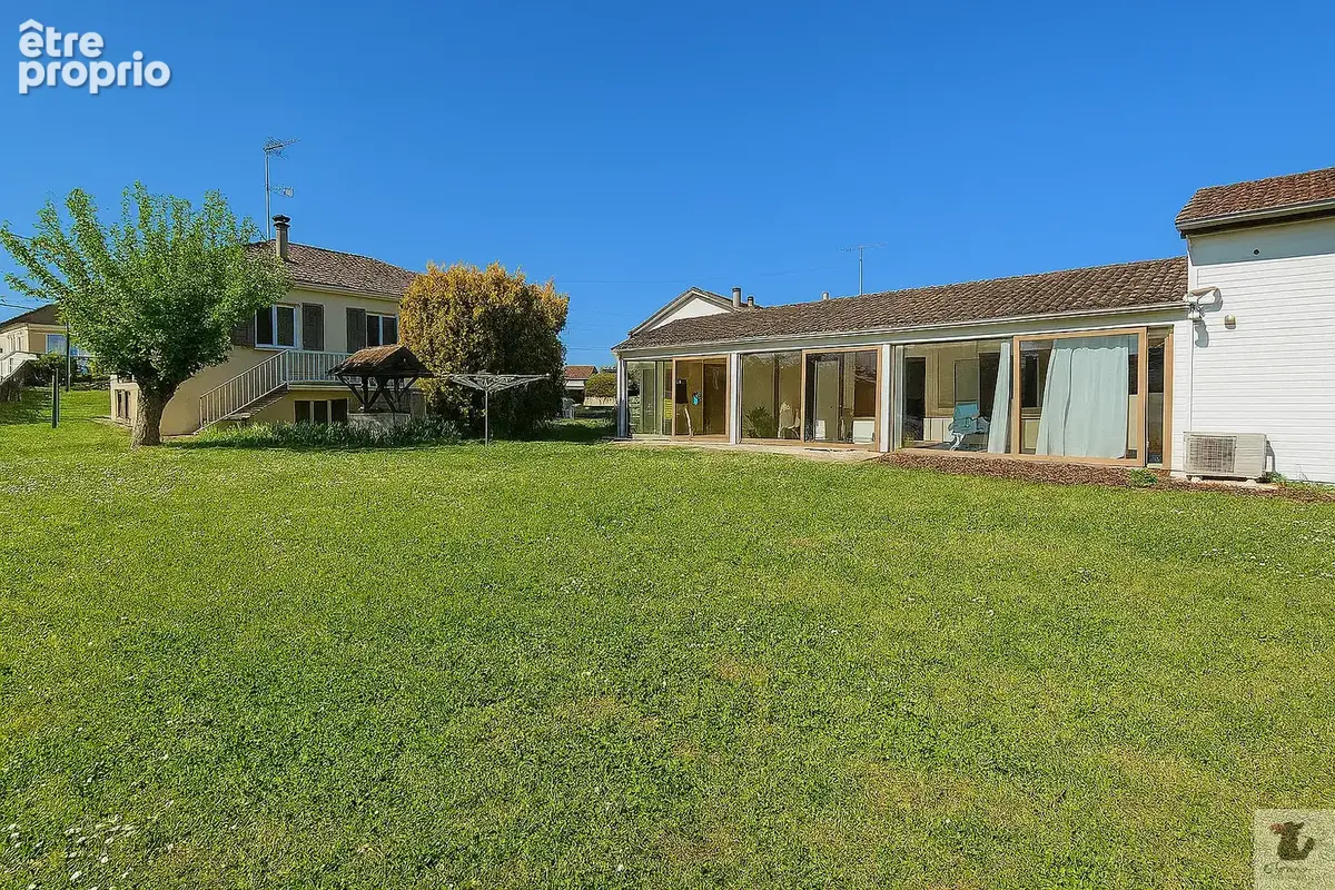Grande maison familiale avec dépendance aménagée et fort potentiel locatif   Posez vos valises ! - photo 2