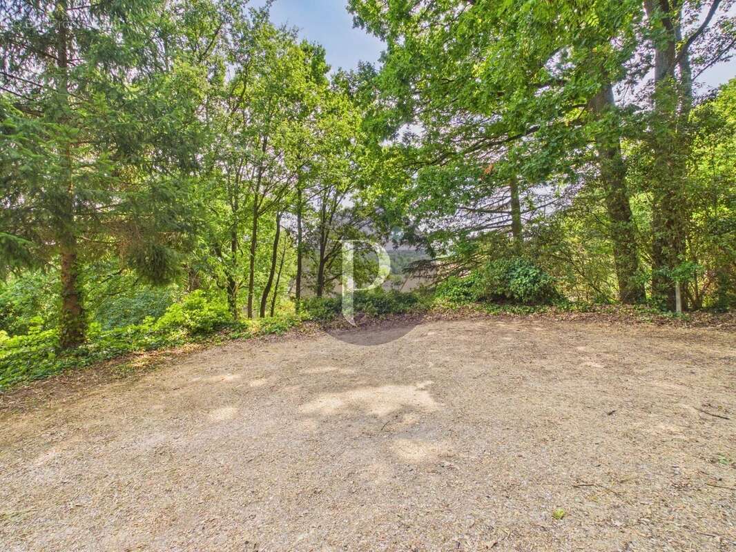 VAUHALLAN – Propriété 7 pièces – Réception 100 m² - Vue dominante – Terrain boisé 4726 m² - photo 25