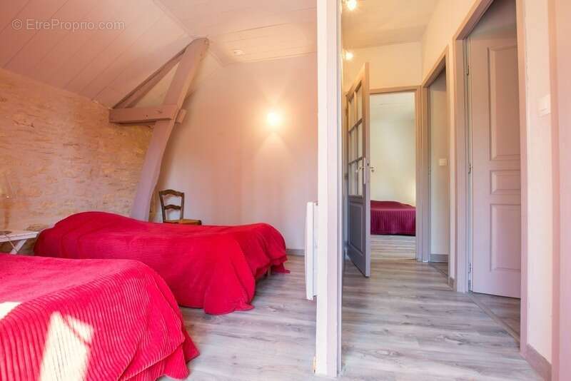 Maison à LA CHAPELLE-AUBAREIL